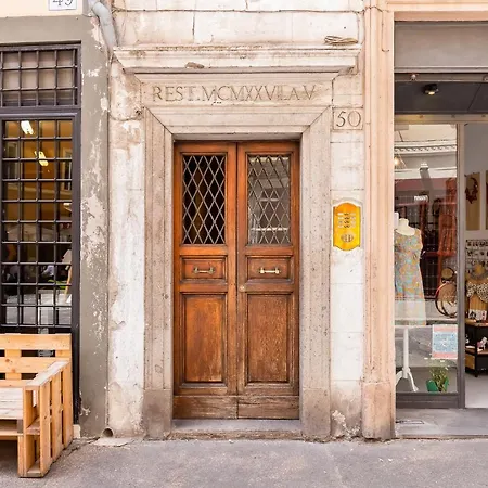 Domus Sant'angelo 아파트 *